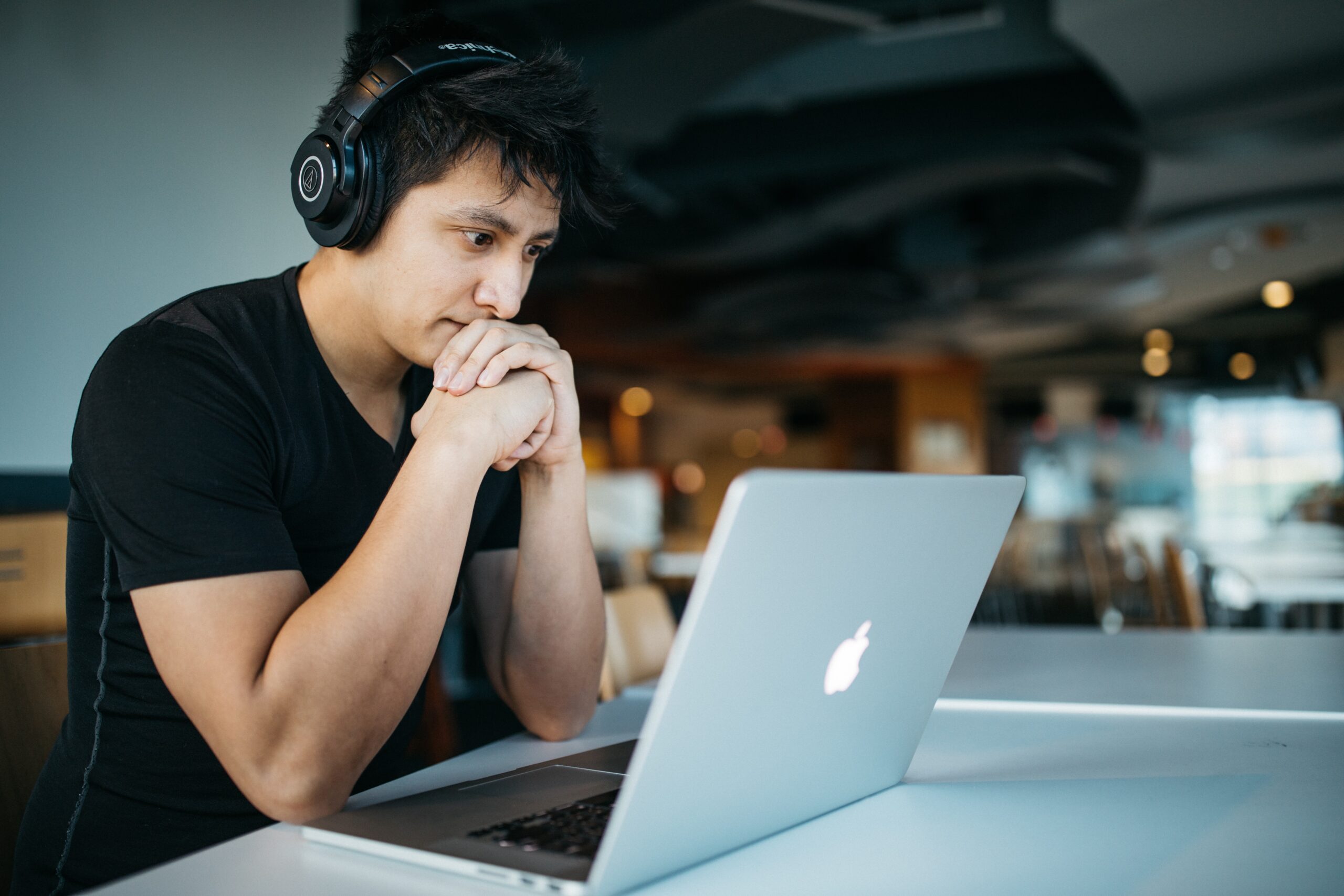 Empleo y estudios (2)