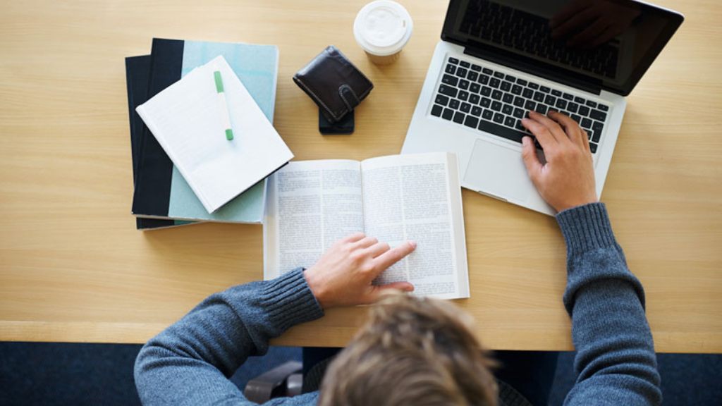 Estudiar una carrera en línea: lo que debes saber